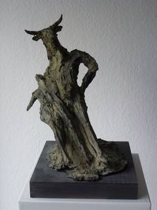 Minotaurus mit Beute, Bronze, 2010, H 41 cm