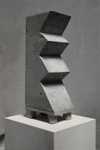 F. Grieshaber, Das Zickzackprinzip, Beton, 2015 H 51,5 cm