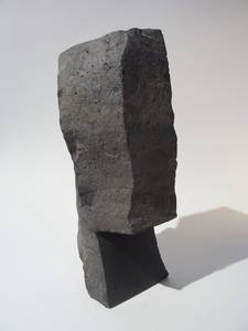 Georg Hüter, o. T. (Kopf/Stele), Basalt, 2005, 27 x 10 x 10 cm